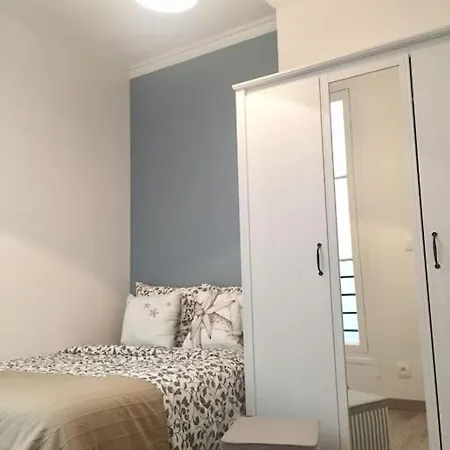 Apartment Queen - - Paris