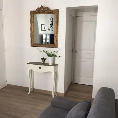 Queen - - Apartment